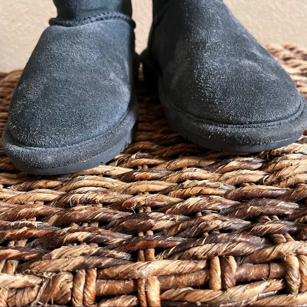 Bearpaw girls boots gray silver Sz 13 toggle closure suede wool lined
